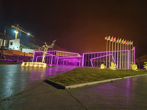 城市亮化是现代城市建设的重要组成部分,它不仅可以美化城市的夜景,还能提升城市的整体形象。随着科技的不断进步,城市亮化也得到了更多的关注和创新。本文将介绍一些关于城市亮化的创意和技术,帮助读者了解城市亮化的重要性以及如何进行敦煌城市亮化的规划和实施。 城市亮化是现代城市建设的重要组成部分,它不仅可以美化城市的夜景,还能提升城市的整体形象。随着科技的不断进步,城市亮化也得到了更多的关注和创新。本文将介绍一些关于城市亮化的创意和技术,帮助读者了解敦煌城市亮化的重要性以及如何进行敦煌城市亮化的规划和实施。